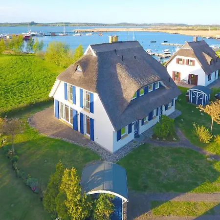 Сasa de vacaciones Am Seglerhafen, Terrasse, Garten, Meerblick - Boddentraum Morgenrot Gager